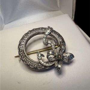 Edwardian 14K gold & Platinum circle Brooch with bow - Garland style (1901-1915)